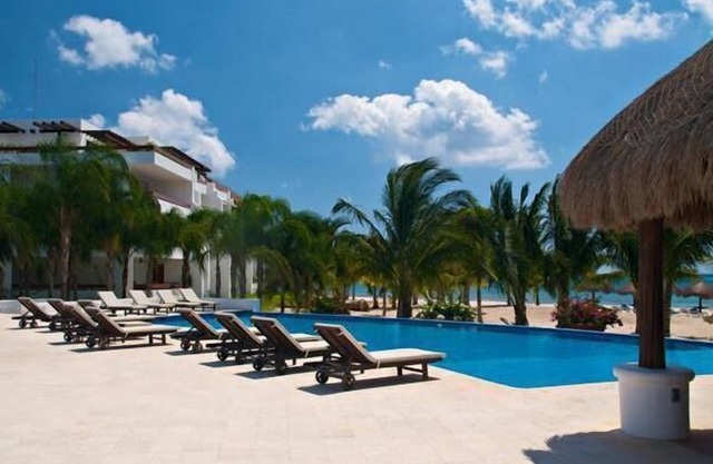 Residencias Reef- Beach & Pool Front. Private Condo. Large 3 King Bedroom
