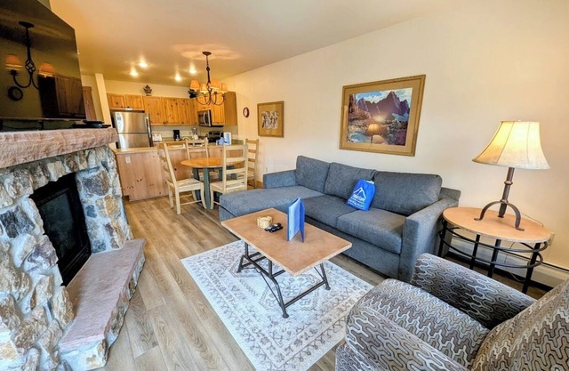 Scenic Summer Stay | Balcony, Pool & Mini-Golf in Keystone