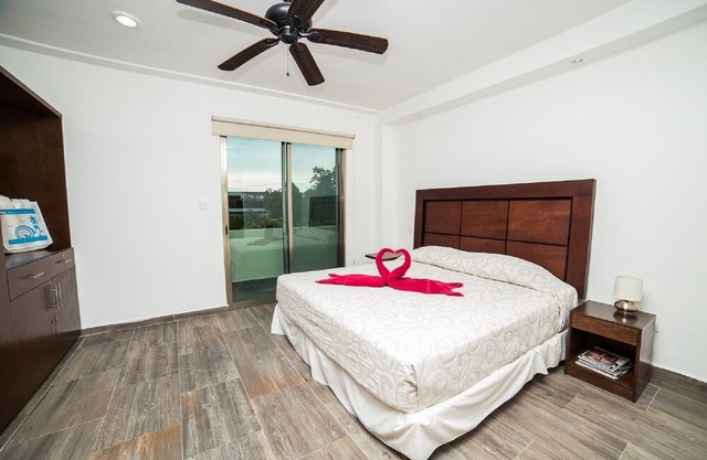 WONDERFUL 3 FLOOR PENTHOUSE IN A PERFECT LOCATION!! Four minutes from the beach!