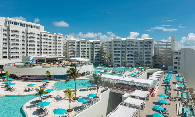 Zona Hotelera Resort | 151 m² Resort ∙ 127 guests