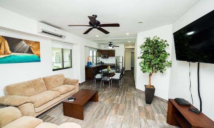 Gonzalo Guerrero Apartment | 3 FLOOR PENTHOUSE ON 5TH AVENUE, AMAZING LOCATION, FOUR MINUTES FROM THE BEACH