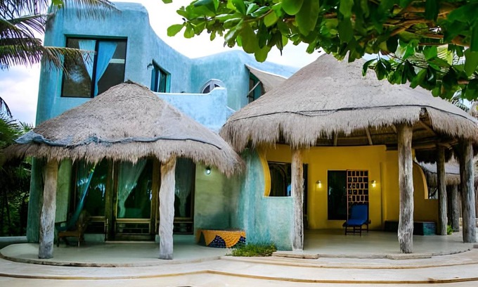 Zona Hotelera Hotel | 800 m² Hotel ∙ 6 bedrooms ∙ 12 guests