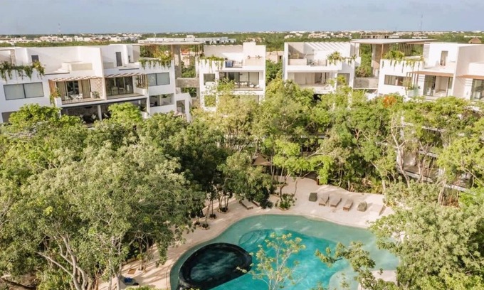 La Veleta Condo | ANANA Yaaxlum 105 S | Oasis pool and Jacuzzi