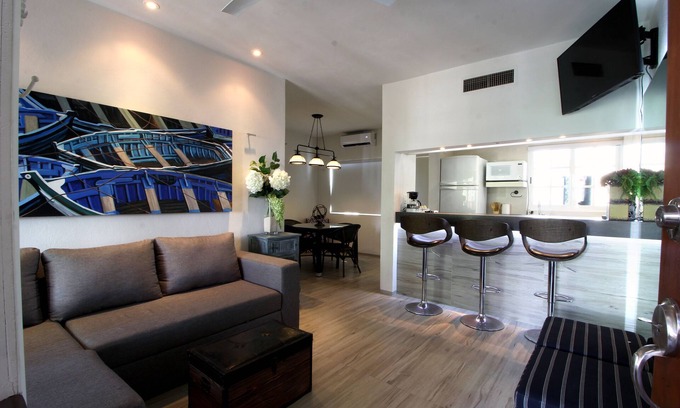 Gonzalo Guerrero Apartment | Apartment Maria - Cozy Place to one block of 5a Av of Playa. FREE INTERNET