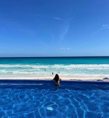 Punta Cancun Apartment | Beachfront 1 bedroom condo in club zone