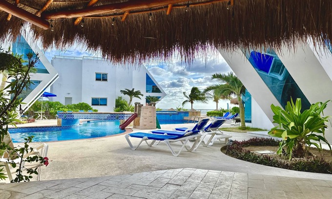 Puerto Morelos Condo | BeachFront, Ground Floor, Close to Town, Shops, & Restaurants, Sleeps 4