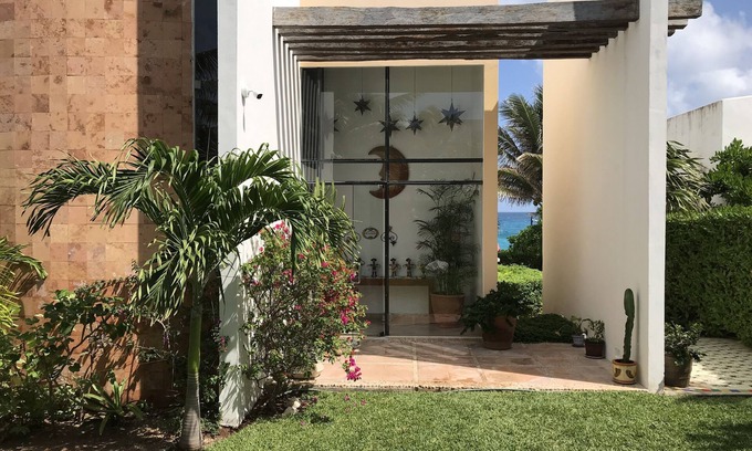Isla Mujeres House | Beautiful Oceanfront Mexican Villa with Infinity Pool, and Spectacular View