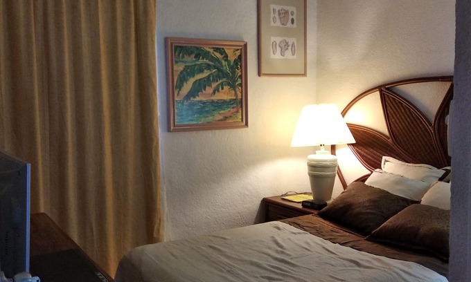Cancun House | Casa Bikini - WiFi - Kitchen - TV - Park Supermarket Restaurants Nearby