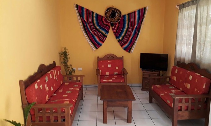 Colonia 10 De Abril Apartment | Casa Coral Family Home - Yellow