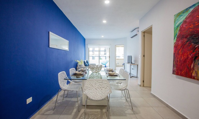 Downtown Apartment | Central & Brilliant 2BR Flat with Private Balcony | Sleep 6
