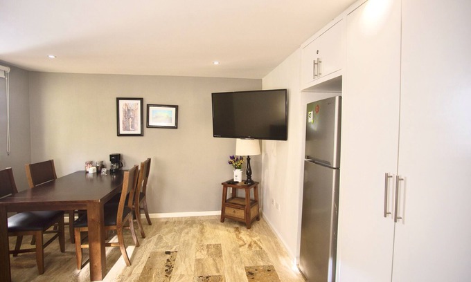 Zona Hotelera Apartment | Cozy 1BD with pool,one block from the beach