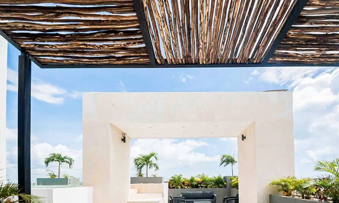 Zazil-ha Apartment | "El Nómada" ~ROOFTOP POOL~ Peaceful but Close to It ALL ~ Walk to Beaches & 5ª