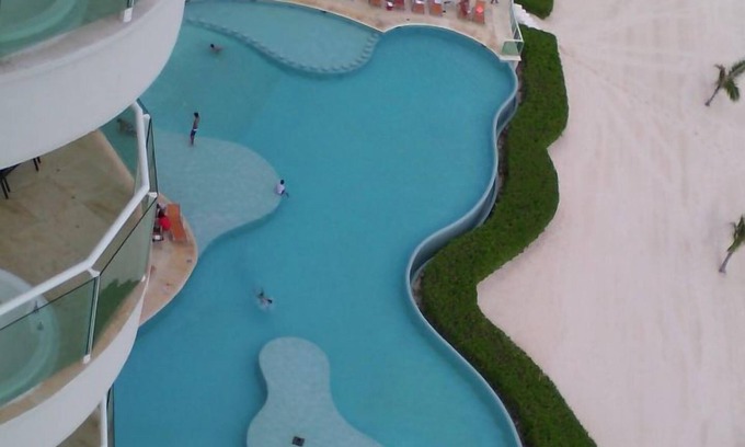 Zona Hotelera Condo | EXCLUSIVO AMPLIO CONDOMINIO FTE AL MAR DE CANCUN.RENTA POR NOCHE POR MES,ANUAL.