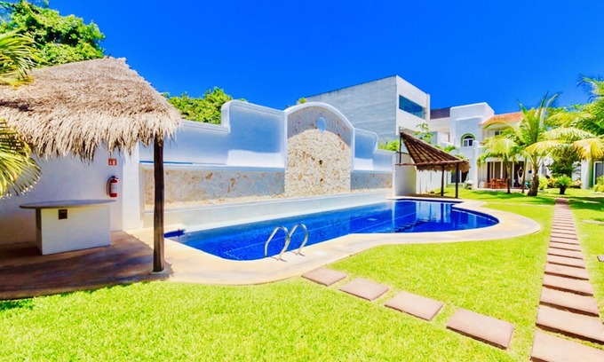 Playacar Bed & Breakfast | Executive Basic Room With Swimming Pool Air Conditioning and Parking