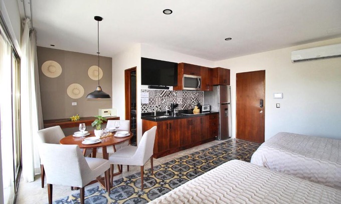 La Veleta Apartment | Family Suites - Rooftop Pool - BBQ Area