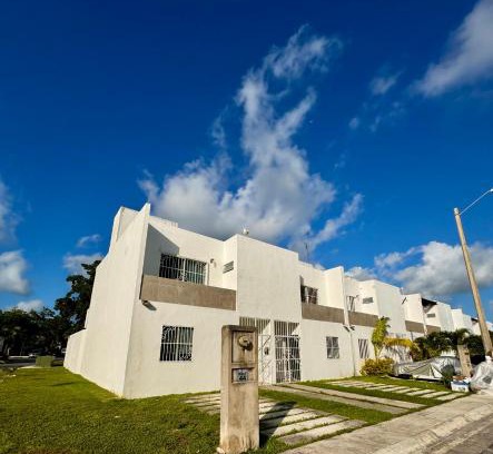 Puerto Morelos House | Hermosa y cómoda casa con alberca compartida en Puerto Morelos