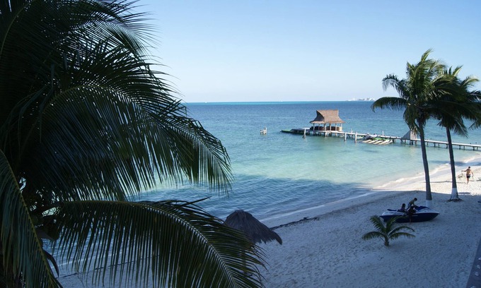 Zona Hotelera Condo | Hopelchen Beach GetAway, Sail IslaMujeres Bay Monthly/Weekly Rates