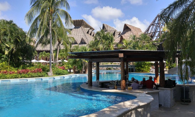 Villa Juarez Resort | Luxurious 1 BR Suite with separate living/dining/kitchen area and balcony