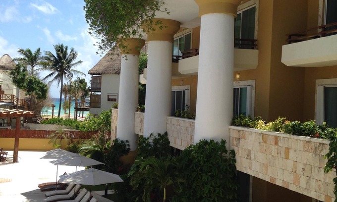 Gonzalo Guerrero House | # Luxury 1BR Condo with the best Infinity pool in town offering amazing ocean vi
