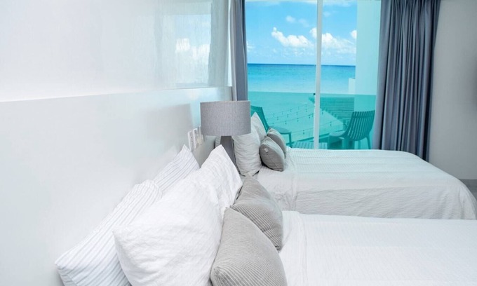Zona Hotelera Condo | Ocean front studio, private beach, facilities, new