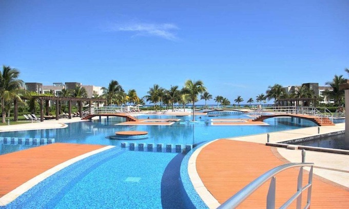 Puerto Juarez Condo | Oceanfront Condo w/Spa Tub & Resort Pool Access