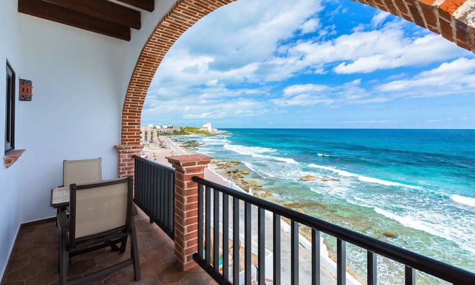 Centro - Supmza 001 Villa | Oceanside Villa "Juarez" with a/c pool in centro 5 min stroll to beach