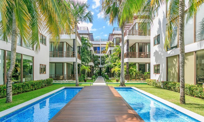Playacar Condo | Playacar condo in complex w/a gorgeous pool lounge