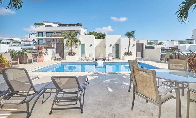 Zazil-ha Apartment | Poolside Oasis | BBQ | Steps to Beach & 5th Avenue