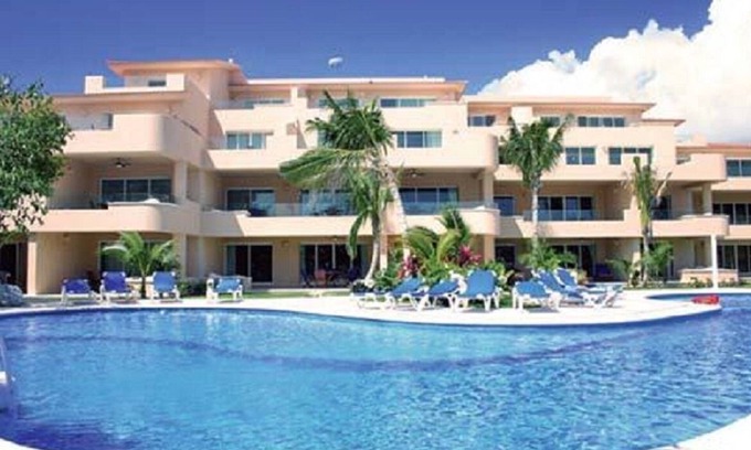 Puerto Aventuras Condo | Porto Bello private beach and yacht