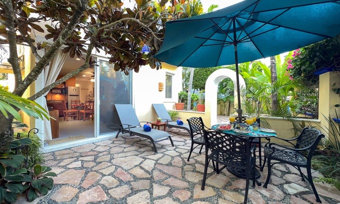 Puerto Morelos Apartment | Quiet apartment with large, private patio, king bed & well-equipped kitchen.