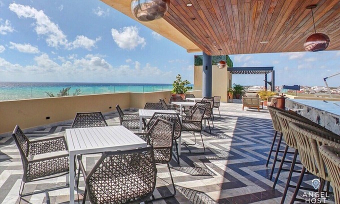 Downtown Condo | Rooftop Pools, Oceanview, Steps to 5th Ave & Beach