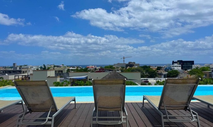 Centro Apartment | Seaview Roof Pool and Hammocks 3 Blocks from Beach