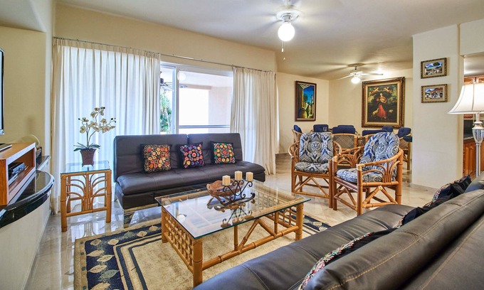 Puerto Aventuras Apartment | Serene & Beachfront Apartment | Shared Pool, Garden & Terrace | Fancy Amenities