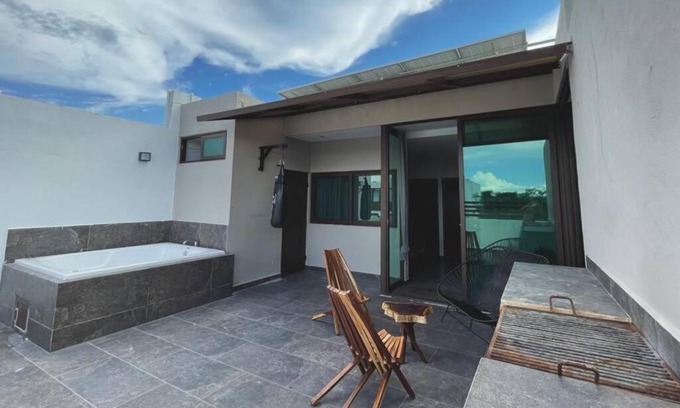 Zama Apartment | SkyView Penthouse con Jacuzzi