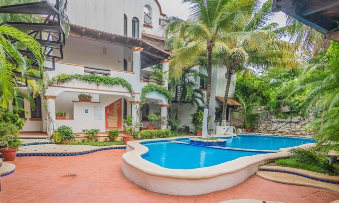 Downtown Condo | Spacious 1 bedroom 300 m from Mamitas Beach