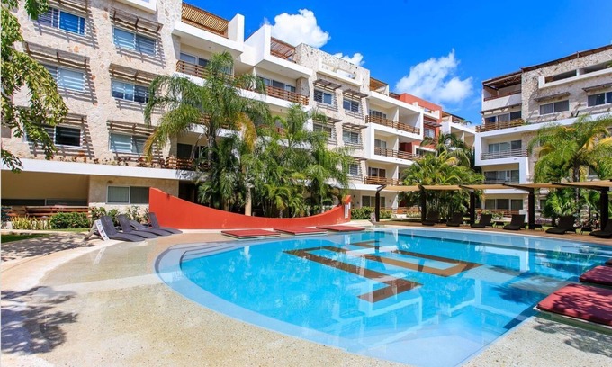 Gonzalo Guerrero Apartment | Spacious condo + Ground floor easypool access + gym + jacuzzi + games area