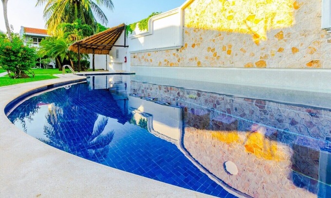 Playacar House | Spacious Villa with Beautiful Garden Sleeps 8!