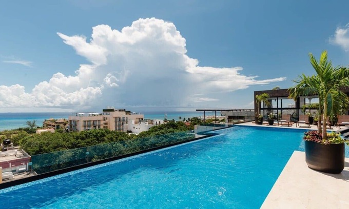 Downtown Apartment | Steps to 5th Ave | Oceanview Roof Pool