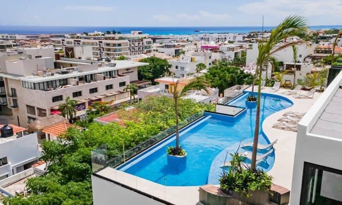 Gonzalo Guerrero Apartment | Studio Near 5th Ave, Infinity Roof Pool, Mini Gym!