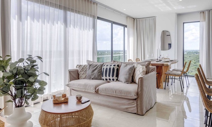 Ejidal Apartment | Stunning 3BR Apt, Pool and Tennis Palmavitta