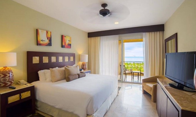 Playa Mujeres Resort | To be or Not to be Inclusive at the Villa Del Palmar Cancun 538SqFt - Studio