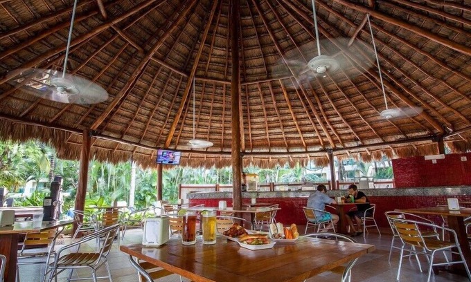 Cozumel Hotel | Vibrant Studio with Pools and Spa at Cozumel