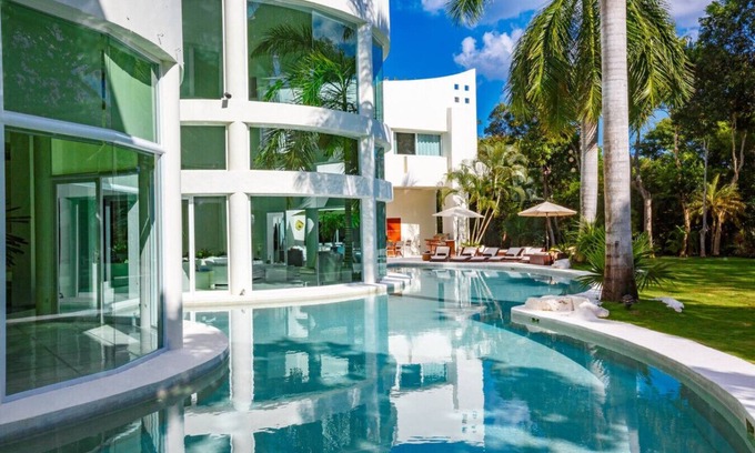Playacar Villa | Villa Aqua Luxury 5 bdrm fully staffed Villa in Playa del Carmen with Flexible Group Accom (2-12 guests)
