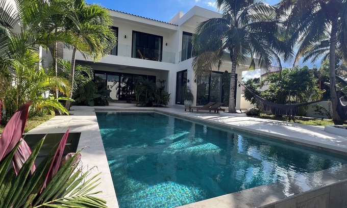 Puerto Aventuras Villa | Villa Marina nnNew Luxurious Waterfront villa