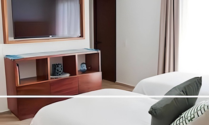 La Veleta Condo | Well-Equipped Lock-Off Studio for Two 101 North