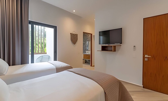 La Veleta Condo | Well-Equipped Lock-Off Studio for two 106 East