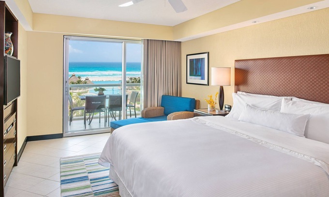 Zona Hotelera Apartment | Westin Lagunamar, located directly across from the Fashion Harbor Mall