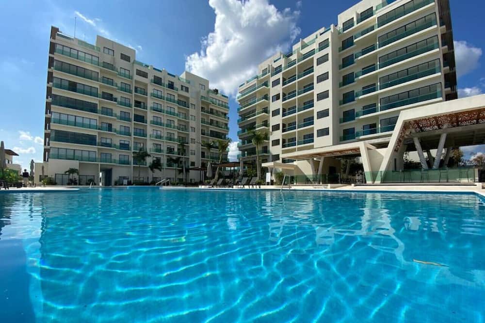Ejidal Apartment | Dog friendly 2BR w/backyard, pool, gym, bbq, pking