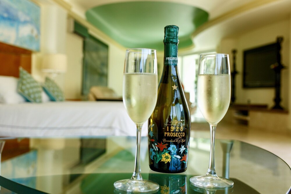 Boca de Tomatlan Hotel | Luxury Master Suite With Beach, Ocean and Swimming Pool View