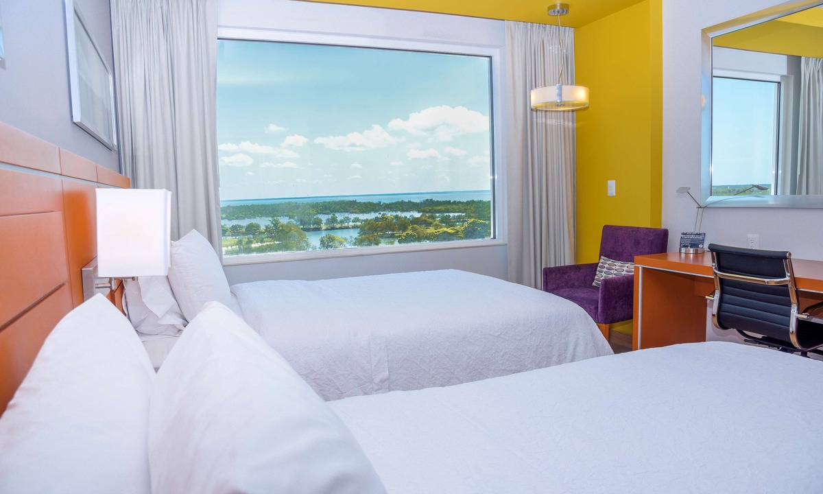 Paraiso Hotel | Hampton Inn & Suites by Hilton Paraiso